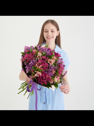 15 лиловых альстромерий