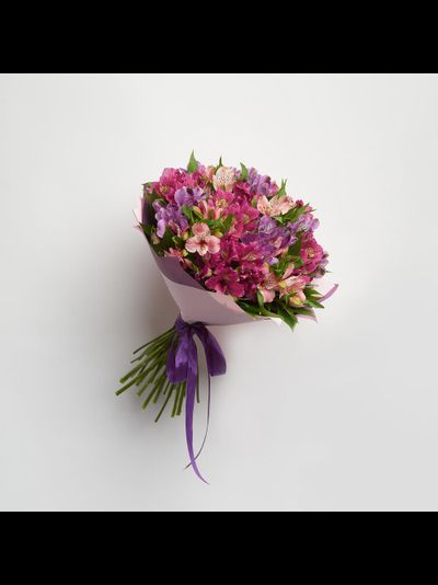 15 лиловых альстромерий