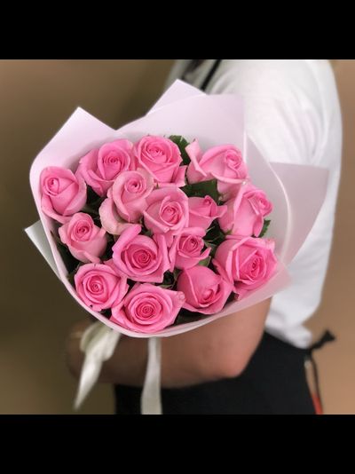 15 розовых роз