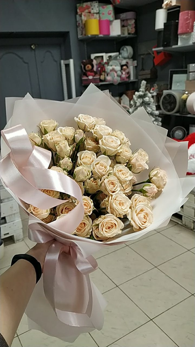 7 кустовых  роз "Нежность"