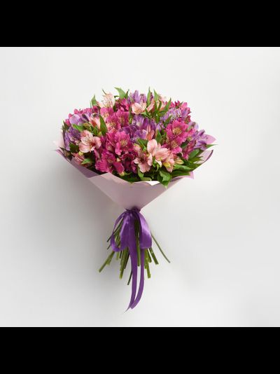 15 лиловых альстромерий