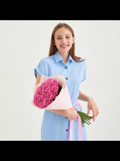 19 розовых роз