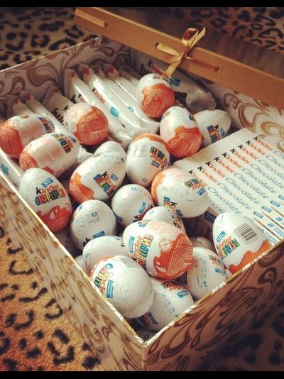 Сладости "Киндер Сюрприз" в коробке